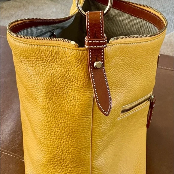 Dooney & Bourke spring time Yellow Hobo Bag. In great condition gently used. - Picture 2 of 10